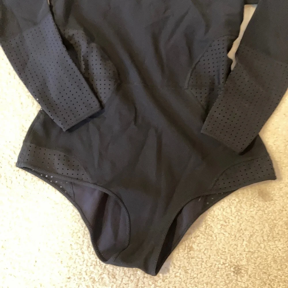 Lululemon longsleeve full sport suit - Picture 3 of 6